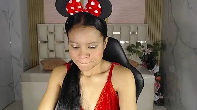 Snapshot of catalina5_s chatting on October 19, 2025, 1:45 pm catalina5 s online show from October 19, 2025, 1:45 pm