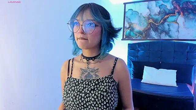 Lucyliw  online show from September 11, 2025, 8:53 pm
