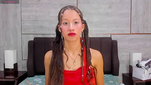 Snapshot of EmmaPetty chatting on October 9, 2025, 9:57 pm EmmaPetty online show from October 9, 2025, 9:57 pm