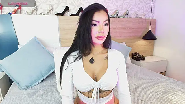 veronikali online show from May 4, 2026, 7:43 pm
