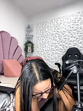 Snapshot of carlalee_e chatting on October 10, 2025, 7:35 pm carlalee e online show from October 10, 2025, 7:35 pm