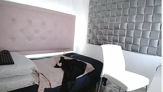 Snapshot of Dulce__Lovee chatting on October 7, 2025, 11:29 am Dulce Lovee online show from October 7, 2025, 11:29 am