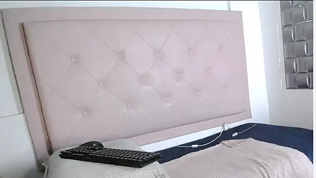 Snapshot of Dulce__Lovee chatting on October 20, 2025, 9:37 pm Dulce Lovee online show from October 20, 2025, 9:37 pm