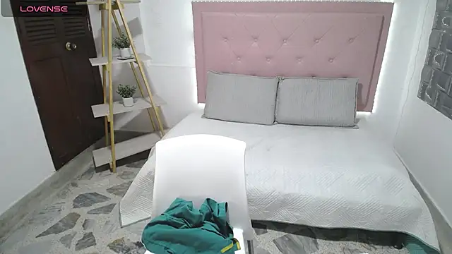 Snapshot of Dulce__Lovee chatting on October 30, 2025, 12:12 am Dulce Lovee online show from October 30, 2025, 12:12 am