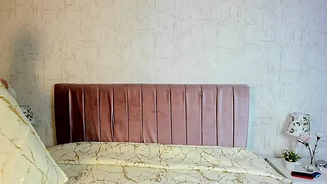 RobinBennett online show from November 23, 2025, 2:22 am