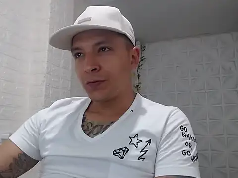 stefanhot2025 online show from September 10, 2025, 3:23 pm