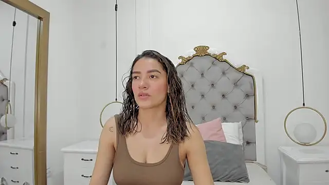 Skylerwhite02 online show from May 3, 2026, 3:34 am