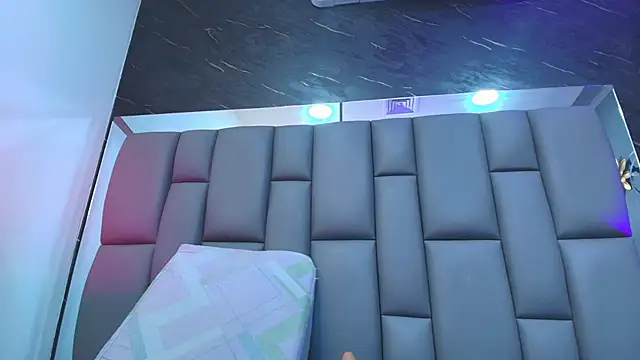 kissme luna online show from September 23, 2025, 7:06 pm