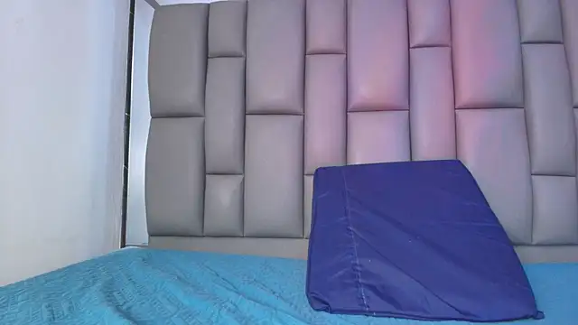 kissme luna online show from November 19, 2025, 7:03 pm