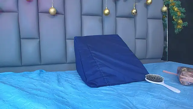 kissme luna online show from December 19, 2025, 7:10 pm