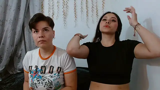 Snapshot of AmbarAndValery chatting on October 5, 2025, 3:05 am AmbarAndValery online show from October 5, 2025, 3:05 am