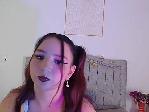 Mia2xsmith online show from May 25, 2026, 4:18 am