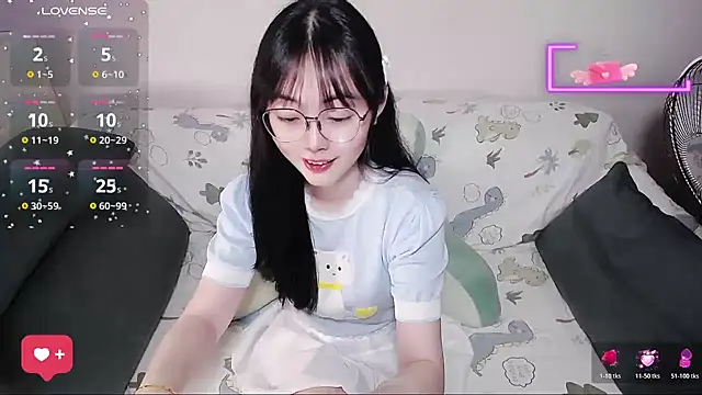 baby-yaya20 online show from May 6, 2026, 10:20 am