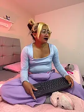 Snapshot of khalessi4- chatting on September 10, 2025, 6:57 am khalessi4- online show from September 10, 2025, 6:57 am