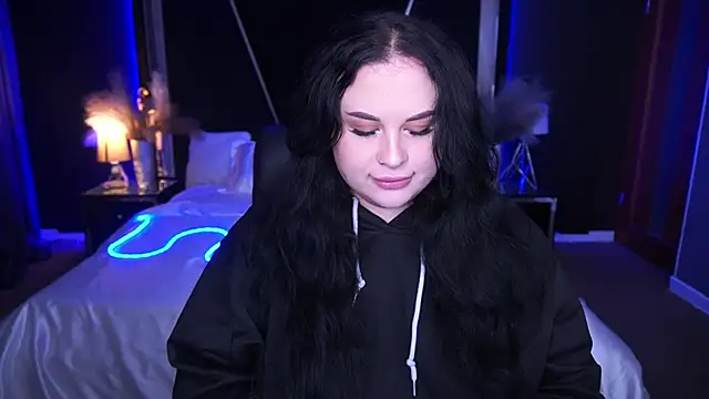 Snapshot of SerahMirabeli chatting on October 7, 2025, 7:11 pm SerahMirabeli online show from October 7, 2025, 7:11 pm