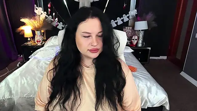 SerahMirabeli online show from November 1, 2025, 8:33 pm