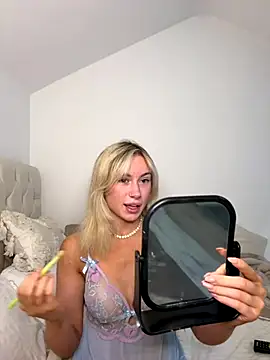 SexySaraxxoo online show from September 29, 2025, 2:11 pm