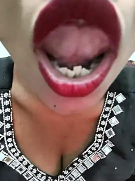 Itz Mayra  online show from February 2, 2026, 8:35 am