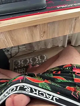 Snapshot of dicksmallll chatting on September 30, 2025, 1:16 pm dicksmallll online show from September 30, 2025, 1:16 pm