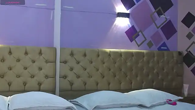 Snapshot of Aisha_Noir chatting on October 1, 2025, 12:00 pm Aisha Noir online show from October 1, 2025, 12:00 pm