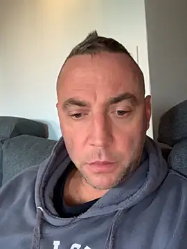 Marronglace1 online show from November 17, 2025, 7:25 am