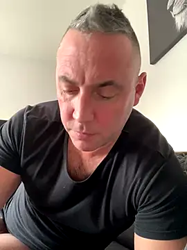 Marronglace1 online show from December 16, 2025, 2:44 pm