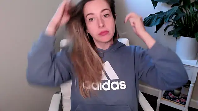 Snapshot of SuggestiveBehavior chatting on September 22, 2025, 2:30 pm SuggestiveBehavior online show from September 22, 2025, 2:30 pm