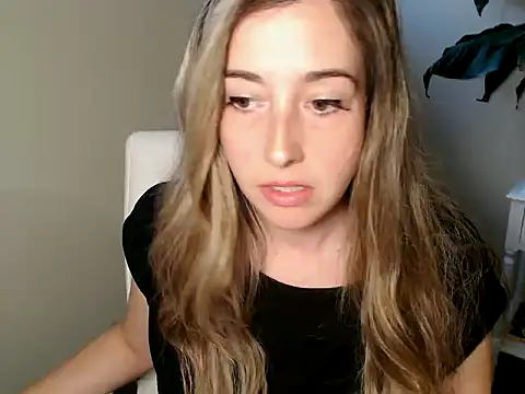 Snapshot of SuggestiveBehavior chatting on September 25, 2025, 3:27 pm SuggestiveBehavior online show from September 25, 2025, 3:27 pm