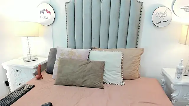 Snapshot of CherryVelvet19 chatting on October 18, 2025, 11:33 am CherryVelvet19 online show from October 18, 2025, 11:33 am