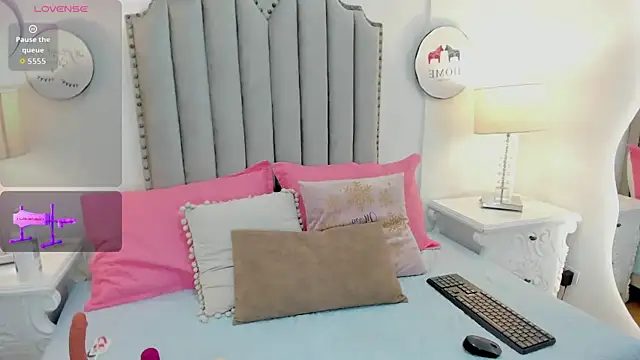 Snapshot of CherryVelvet19 chatting on October 24, 2025, 11:17 am CherryVelvet19 online show from October 24, 2025, 11:17 am