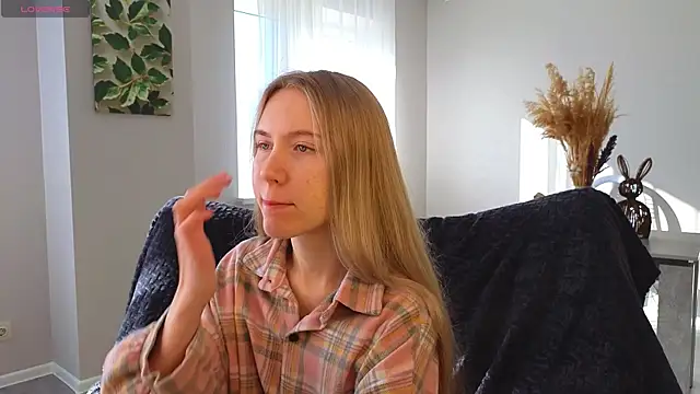 Snapshot of Succubelle chatting on October 4, 2025, 6:11 am Succubelle online show from October 4, 2025, 6:11 am