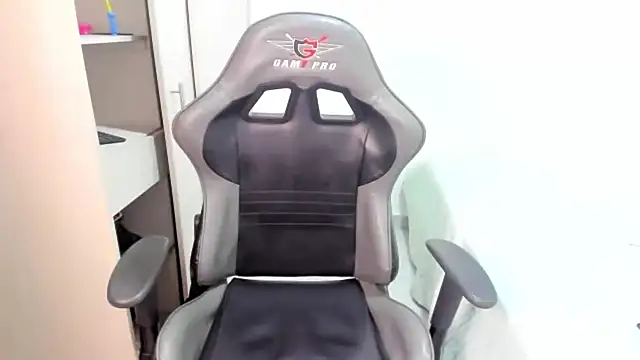 jhony dickm online show from October 8, 2025, 9:45 pm