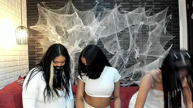 ElJardinEspanol online show from October 11, 2025, 1:42 pm