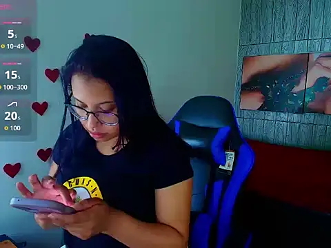 Snapshot of susan_mooree chatting on February 16, 2026, 8:27 pm susan mooree online show from February 16, 2026, 8:27 pm