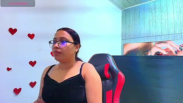 Snapshot of susan_mooree chatting on February 24, 2026, 8:29 pm susan mooree online show from February 24, 2026, 8:29 pm