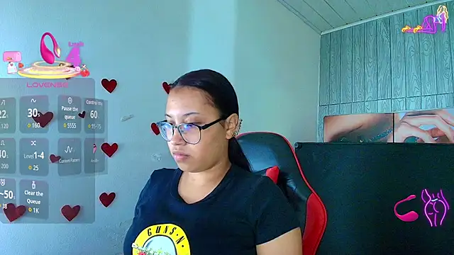 Snapshot of susan_mooree chatting on February 25, 2026, 8:18 pm susan mooree online show from February 25, 2026, 8:18 pm