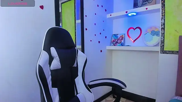 susan mooree online show from May 4, 2026, 8:49 pm