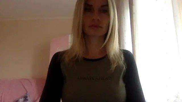 KarelliaStar online show from September 19, 2025, 7:43 am