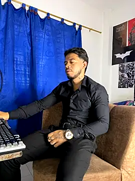 DavideVentura  online show from September 12, 2025, 12:05 pm