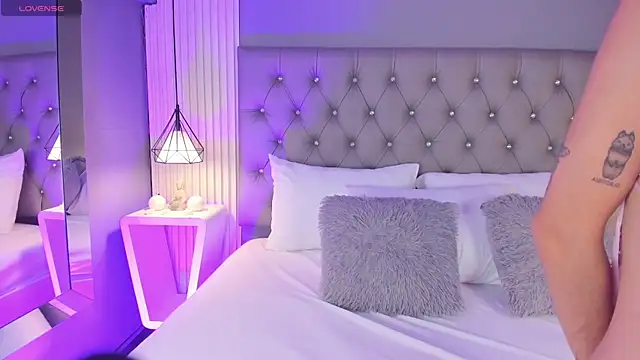 Snapshot of LunaBloomn chatting on February 18, 2026, 4:58 pm LunaBloomn online show from February 18, 2026, 4:58 pm