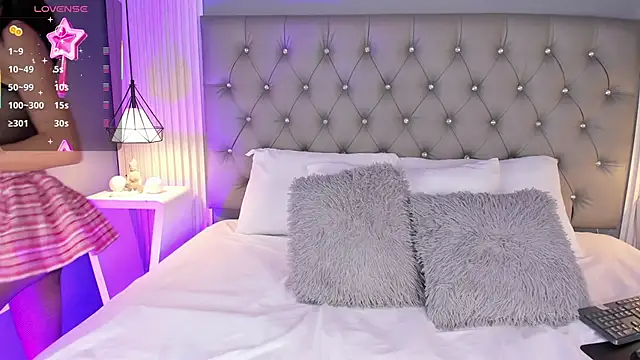 Snapshot of LunaBloomn chatting on March 7, 2026, 5:10 pm LunaBloomn online show from March 7, 2026, 5:10 pm