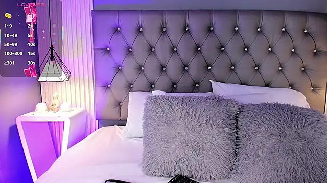 Snapshot of LunaBloomn chatting on March 10, 2026, 5:07 pm LunaBloomn online show from March 10, 2026, 5:07 pm