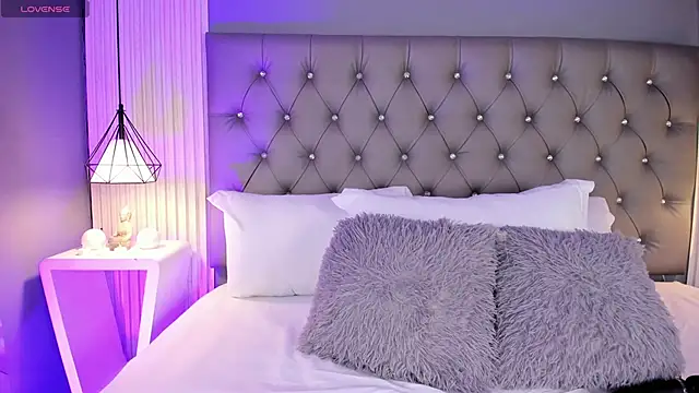 Snapshot of LunaBloomn chatting on March 11, 2026, 5:08 pm LunaBloomn online show from March 11, 2026, 5:08 pm