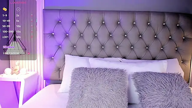 Snapshot of LunaBloomn chatting on March 12, 2026, 5:08 pm LunaBloomn online show from March 12, 2026, 5:08 pm