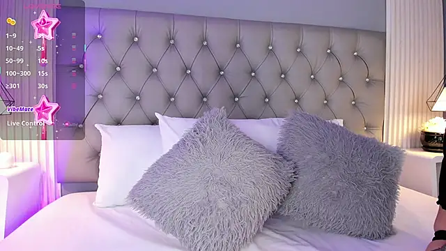 Snapshot of LunaBloomn chatting on March 18, 2026, 5:05 pm LunaBloomn online show from March 18, 2026, 5:05 pm