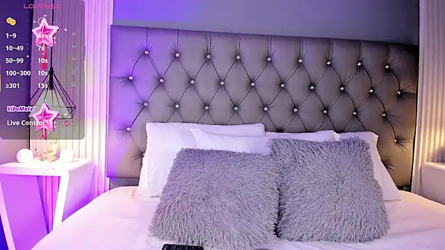 Snapshot of LunaBloomn chatting on March 19, 2026, 5:06 pm LunaBloomn online show from March 19, 2026, 5:06 pm