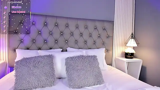 Snapshot of LunaBloomn chatting on March 31, 2026, 5:13 pm LunaBloomn online show from March 31, 2026, 5:13 pm