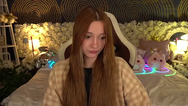FoxyMayy online show from May 17, 2026, 12:56 pm