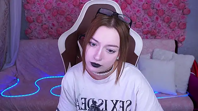 FoxyMayy online show from June 7, 2026, 8:01 pm