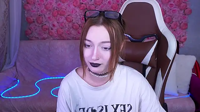 FoxyMayy online show from June 8, 2026, 1:28 am